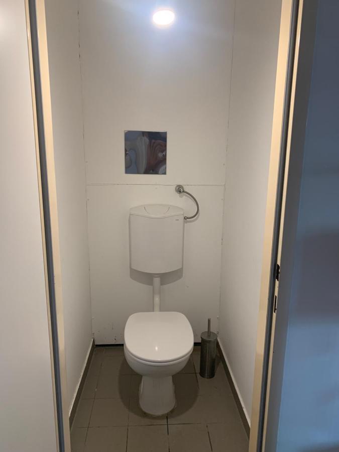 Sehr Schone Zimmer 1 In Wien Favoriten Экстерьер фото